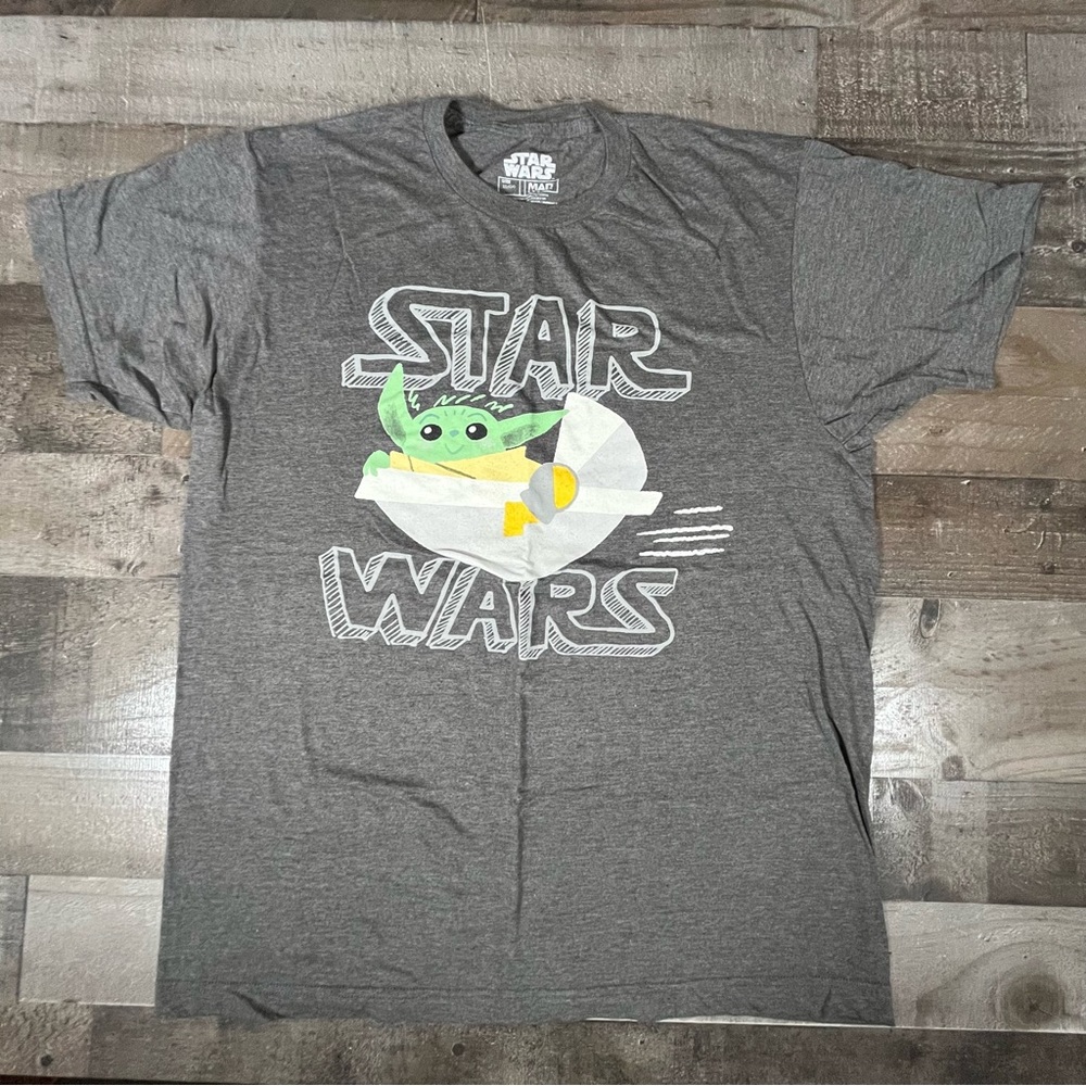 Star Wars T Shirt Men’s Gray Baby Yoda Short Sleeve Graphic Size Large